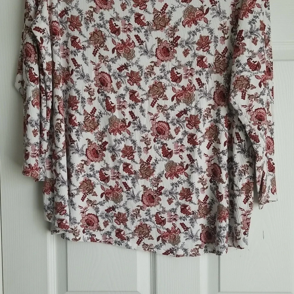 Westport Women's Floral Top - Picture 2 of 11